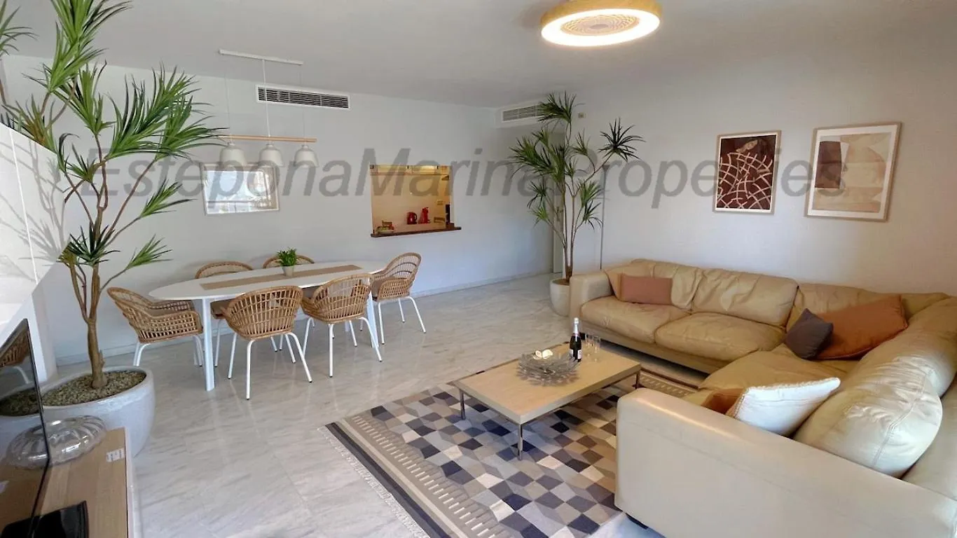 Emp 15, Large Beachside Apartment, El Coral, Estepona