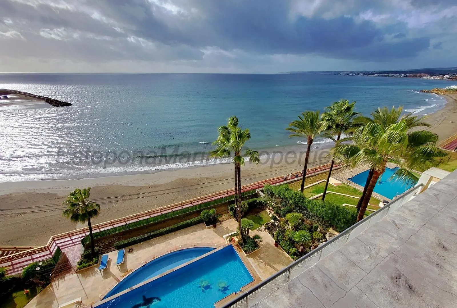 Emp 15, Large Beachside Apartment, El Coral, Estepona