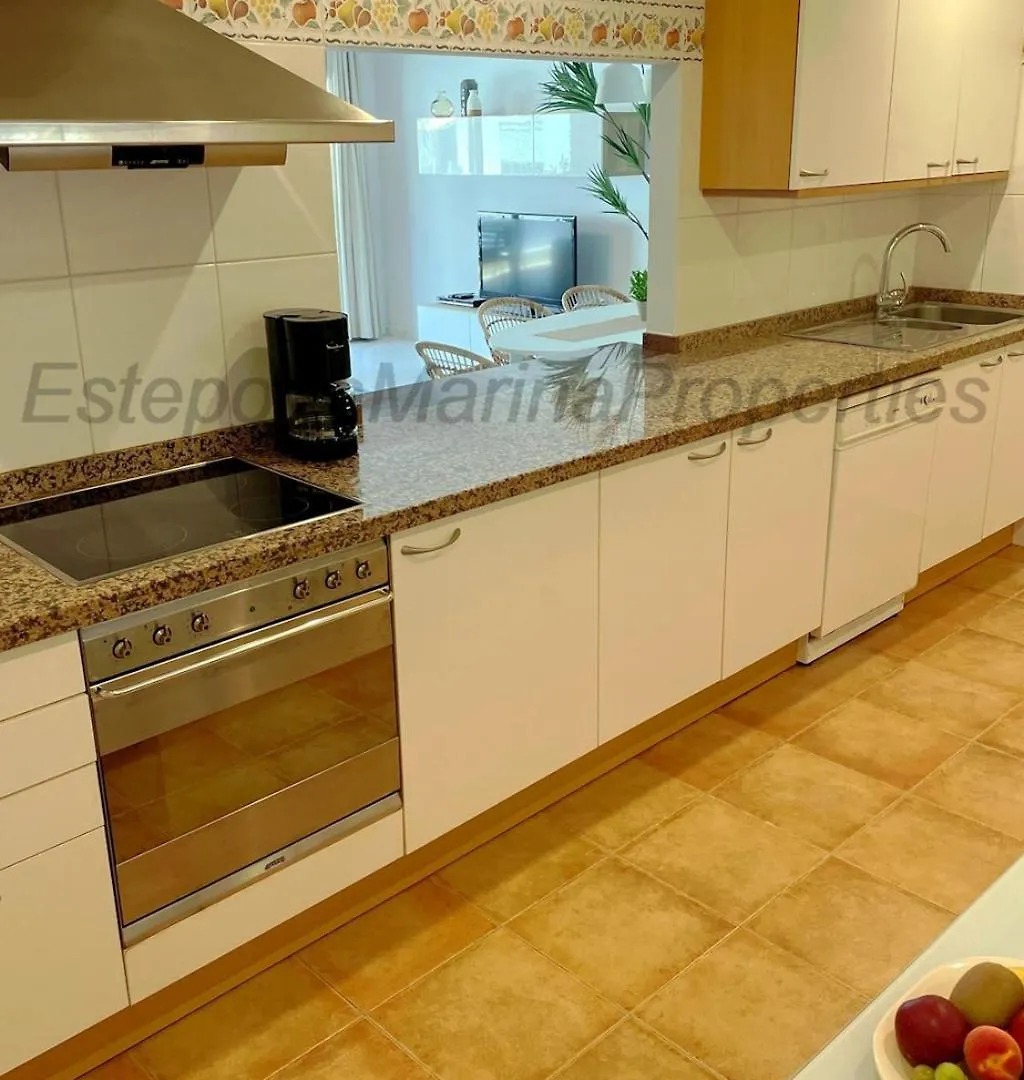 Emp 15, Large Beachside Apartment, El Coral, Estepona 0*,